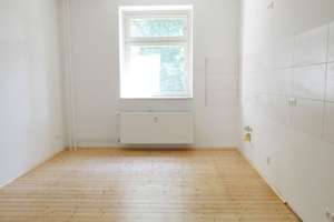 *sanierte Altbauwohnung mit Tageslichtbad im Erdgeschoss* – Harkortstr. 51-53, 45145 Holsterhausen, Essen – Vorschaubild 8