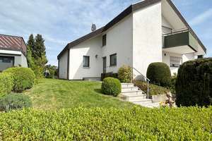 Lorch: Attraktives, geräumiges 2-Fam.-Haus mit „Einliegerbereich“ und 2 Garagen in Höhenlage – Die vollständige Adresse der Immobilie erhältst du vom Anbieter., 73547 Lorch – Vorschaubild 1