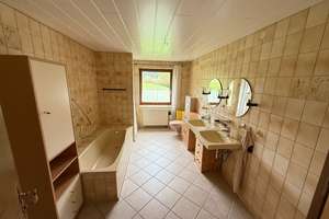 Großes Mehrfamilienhaus in toller, ländlicher Lage mit Weitblick, incl. Bauplatz ! – Die vollständige Adresse der Immobilie erhältst du vom Anbieter., 88167 Grünenbach – Vorschaubild 14