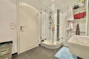 *Modernes RMH mit 2 Garagen & Carport* – Hüttenweg 2/4, 88213 Ravensburg – Vorschaubild 9