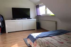 S-Ost: Sonnige, ruhig - am Waldrand gelegene - 2-Zimmer-Dachgeschosswohnung mit EBK in Stuttgart – Die vollständige Adresse der Immobilie erhältst du vom Anbieter., 70186 Gablenberg, Stuttgart – Vorschaubild 4