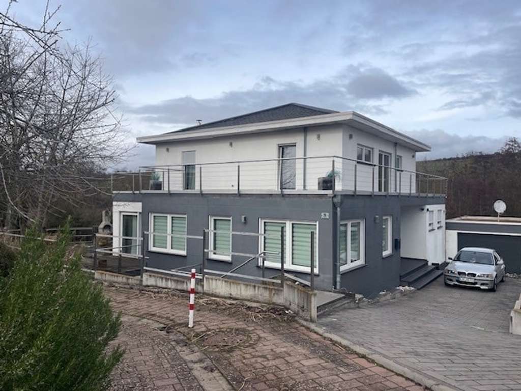 Immobilie in Zellertal -  Moderne Stadtvilla mit Garten, Dachterrasse & separatem Büro
 - Bild 0