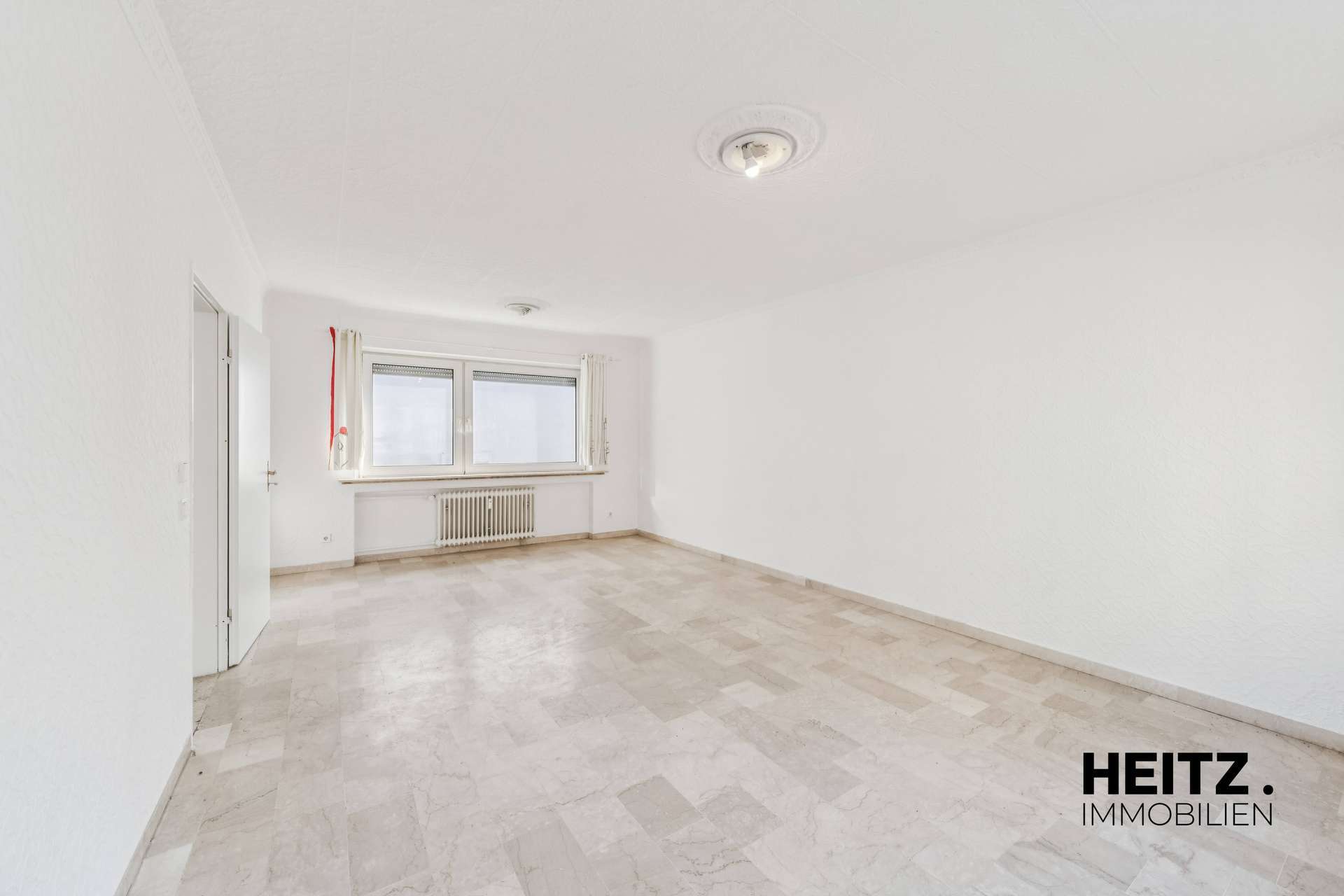 Hausgefühl inklusive: 4-Zimmer-Wohnung mit Entwicklungspotenzial, Frankfurt am Main – Bild 2