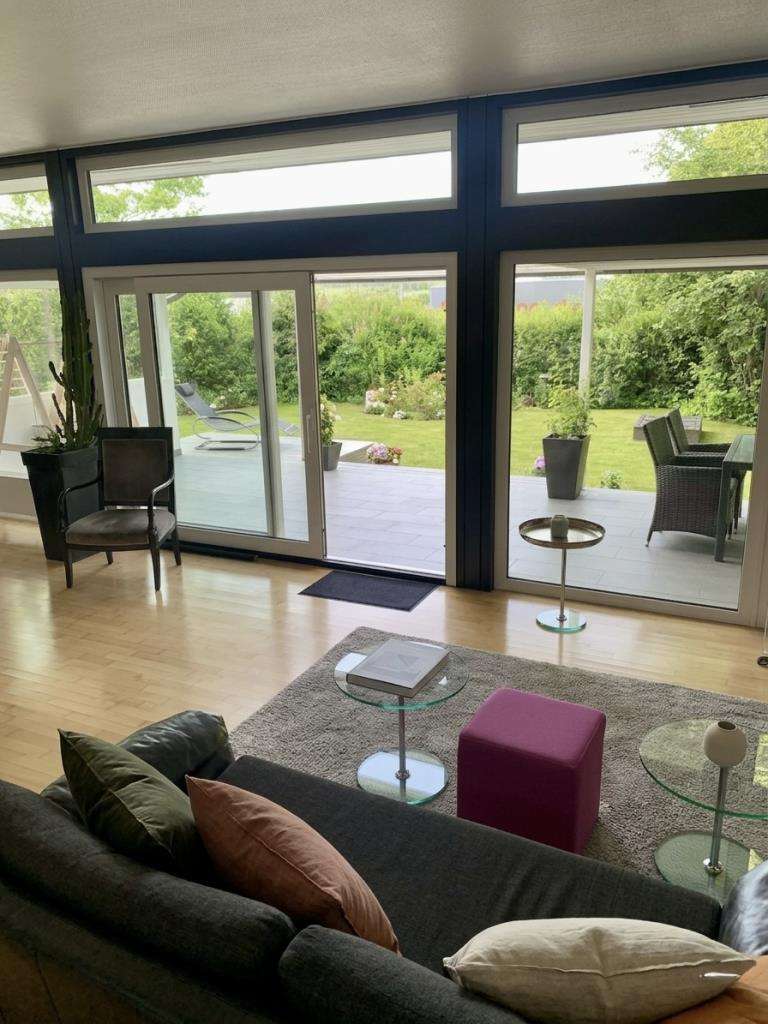 Immobilie in Wehrheim - Viel Platz, viel Charme, viel Lebensqualität – freistehendes Einfamilienhaus mit Traumgarten - Bild 1