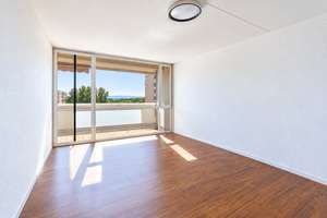 Helle, leerstehende 2-Zimmer-Wohnung in gutem Zustand mit sonnigem Balkon in Frankfurt-Eckenheim – 60435 Eckenheim, Frankfurt am Main – Vorschaubild 2