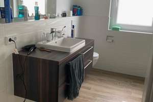 Exklusive, helle 4-Zimmer-Wohnung mit Balkon, Einbauküche und TG-Stellplatz in guter Lage – 61194 Niddatal – Vorschaubild 2