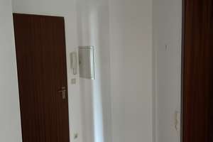 4 Zimmer Wohnung mit Balkon - Hinweis:  Wohnberechtigungsschein (WBS) erforderlich! – Langenaustraße 81, 56070 Wallersheim, Koblenz – Vorschaubild 2