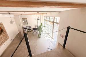 Helle einzigartige Industrie-LOFT