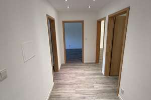 Vollständig renovierte Wohnung mit drei Zimmern sowie Balkon und Einbauküche in Salzgitter – Kurt-Schuhmacher-Ring 23, 38228 Lebenstedt, Salzgitter – Vorschaubild 8