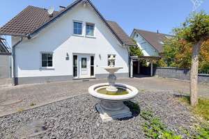 ZWISCHEN WELLNESS UND WOHNGLÜCK ✨ Modernes Einfamilienhaus mit Garten und Pool in Hennef! – Die vollständige Adresse der Immobilie erhältst du vom Anbieter., 53773 Hennef (Sieg) – Vorschaubild 7