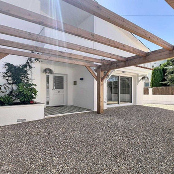 Renoviertes Haus mit 5 Schlafzimmern und Touristenlizenz in Empuriabrava, Sektor Peni.