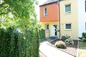 Erbpacht: Sonniges Reihenendhaus in grüner Lage mit Einbauküche, Garten und Doppelparker!
