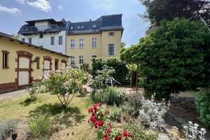Charmanter Altbau von 1890 mit Entwicklungspotential im Gartenbereich