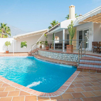 Traumvilla in Benalmádena mit Garten, privatem Pool und 4 Minuten vom Strand entfernt