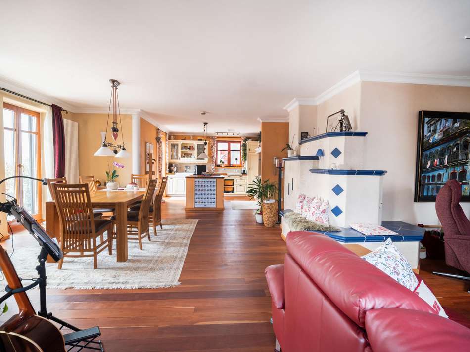 Wohn-Esszimmer mit Küche