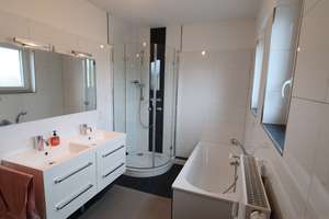 3 Zi Wohnung KDB mit gr. Süd-Balkon +  separaten  Zi mit Dusche und WC im DG   – Die vollständige Adresse der Immobilie erhältst du vom Anbieter., 47228 Bergheim, Duisburg – Vorschaubild 9