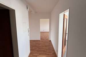Helle 3-Zimmer-Dachgeschosswohnung mit Balkonblick in Hannover – Tresckowstraße 183, 30457 Wettbergen, Hannover – Vorschaubild 2