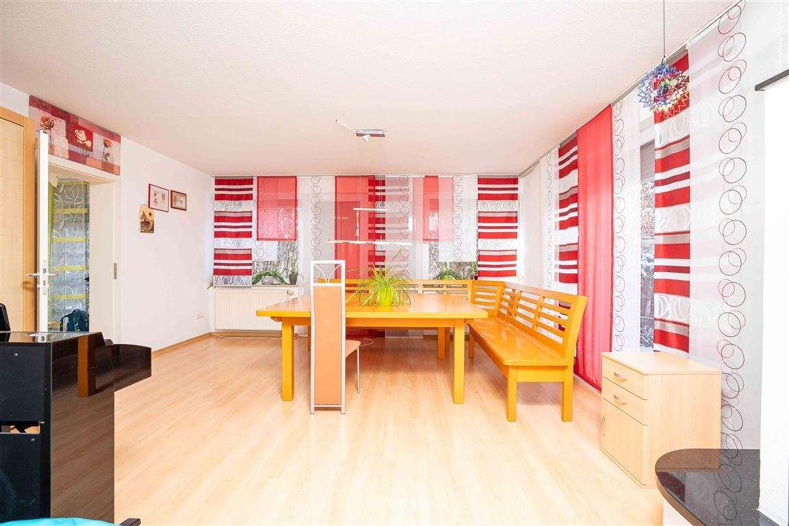 Immobilie in Friedberg - *Familienhaus & Raumwunder*  Ein außergewöhnlicher Grundriss trifft Wohnkomfort & Energieeffizienz - Bild 3