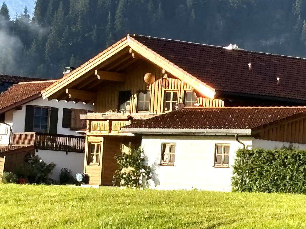 Immobilie in Obermaiselstein - 5-Zimmer EG-Wohnung in 2-Fam-Vollholzhaus in Obermaiselstein - Bild 1