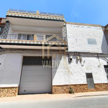 Immobilien zum Verkauf in Llombai