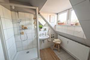 Wohnen über den Dächern von Warnemünde – bezugsfreie 3-Zimmer-Wohnung mit Balkon & Stellplätzen – Die vollständige Adresse der Immobilie erhältst du vom Anbieter., 18119 Seebad Warnemünde, Rostock – Vorschaubild 8