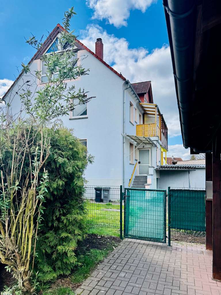 Immobilie in Gelnhausen - Doppelhaushälfte mit Potential, Garten und Carport - Bild 2