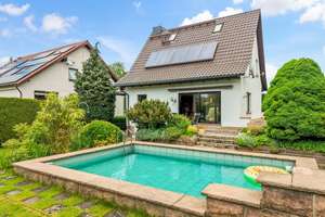 Familienglück in Niemberg – Gepflegtes Einfamilienhaus mit Pool, Sauna, Terrasse und Gartenhäuschen