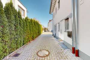 Dein neues Familiennest: Modernes Townhouse mit Herz in München-Feldmoching | Bj.2016 + Garage – Die vollständige Adresse der Immobilie erhältst du vom Anbieter., 80995 Feldmoching, München – Vorschaubild 2
