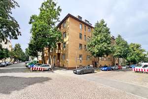 Berlin-Reinickendorf: Vermietete 2-Zimmer-Hochparterre-Wohnung mit Balkon. Ca. 3,3% Rendite