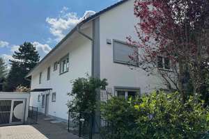Exklusiv möblierte 2-Zi.-Wohnung mit Südbalkon, Tiefgarage & hochwertiger Ausstattung in Trudering – Die vollständige Adresse der Immobilie erhältst du vom Anbieter., 81825 Gartenstadt Trudering, München – Vorschaubild 2