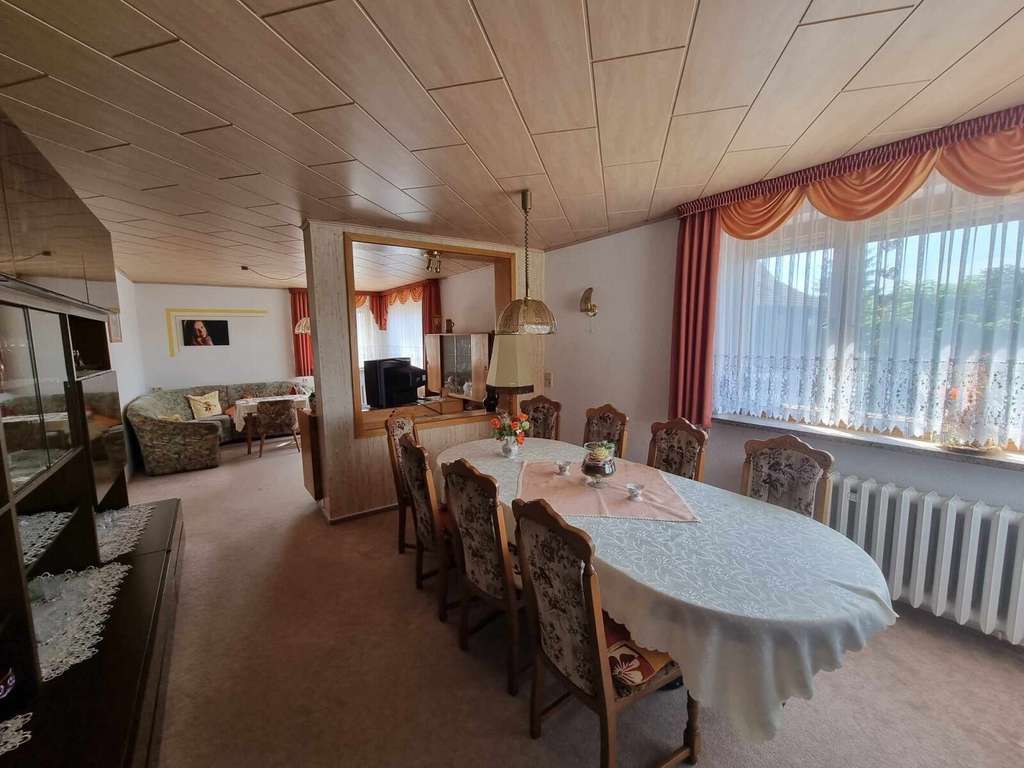 Immobilie in Breitungen/Werra - Junggebliebenes Wohnparadies für Familien + 3 Garage im Hinterhaus und Garten - Bild 1