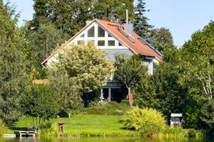 Ein "Kunststück" am See – vielseitiges Haus mit wunderschönem Garten und eigenem, 30m langem Ufer... – Die vollständige Adresse der Immobilie erhältst du vom Anbieter., 23714 Malente – Vorschaubild 1