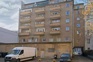 Kottbusser Damm: Modernes Apartment mit Balkon: Modernisiert