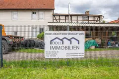 Seitliche Hausansicht des Fachwerkhauses