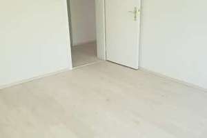 Vollständig renovierte Wohnung mit drei Zimmern und Balkon in Stuttgart – Nürnberger Straße 60, 70374 Im Geiger, Stuttgart – Vorschaubild 4