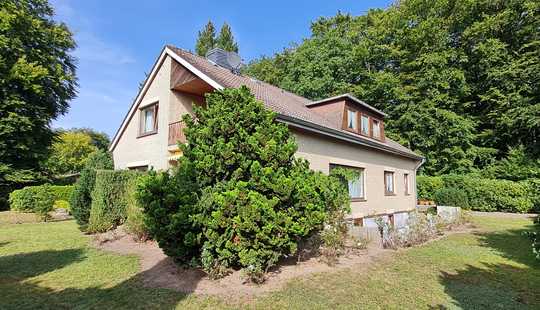 Bild von Großes 7-Zimmer-Einfamilienhaus mit schönem Garten und Doppelgarage am Rand des Naturparks in Mölln