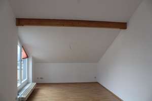 Vollständig renovierte 2-Zimmer-Dachgeschosswohnung mit Balkon in Jena – Die vollständige Adresse der Immobilie erhältst du vom Anbieter., 7743 Wenigenjena, Jena – Vorschaubild 2