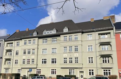 Renovierte 3,5-Zimmer-Wohnung in gepflegtem Altbau mit Balkon, inklusive Stellplatz