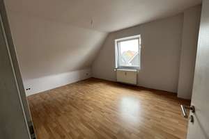 Sanierte großzügige Dachgeschosswohnung frei ab 1. Juli – Alsenstraße 17, 59067 Mitte, Hamm – Vorschaubild 3