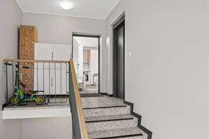 Über den Dächern des Generalsviertels: 4-Zimmer-Wohnung mit Aufzug und Loggia  – Die vollständige Adresse der Immobilie erhältst du vom Anbieter., 20253 Hoheluft-West, Hamburg – Vorschaubild 2