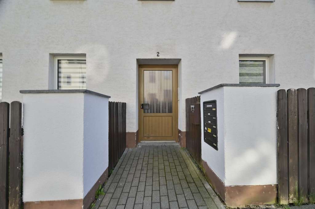 Immobilie in Lichtenstein/Sachsen - Mehrfamilienhaus in Lichtenstein: 6 Einheiten, gepflegt, teils vermietet, mit Wertsteigerungschance - Bild 2