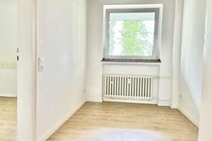 Modernisierte 2-Zimmer-Wohnung mit Loggia und Aufzug in Gerresheim – Die vollständige Adresse der Immobilie erhältst du vom Anbieter., 40627 Gerresheim, Düsseldorf – Vorschaubild 3