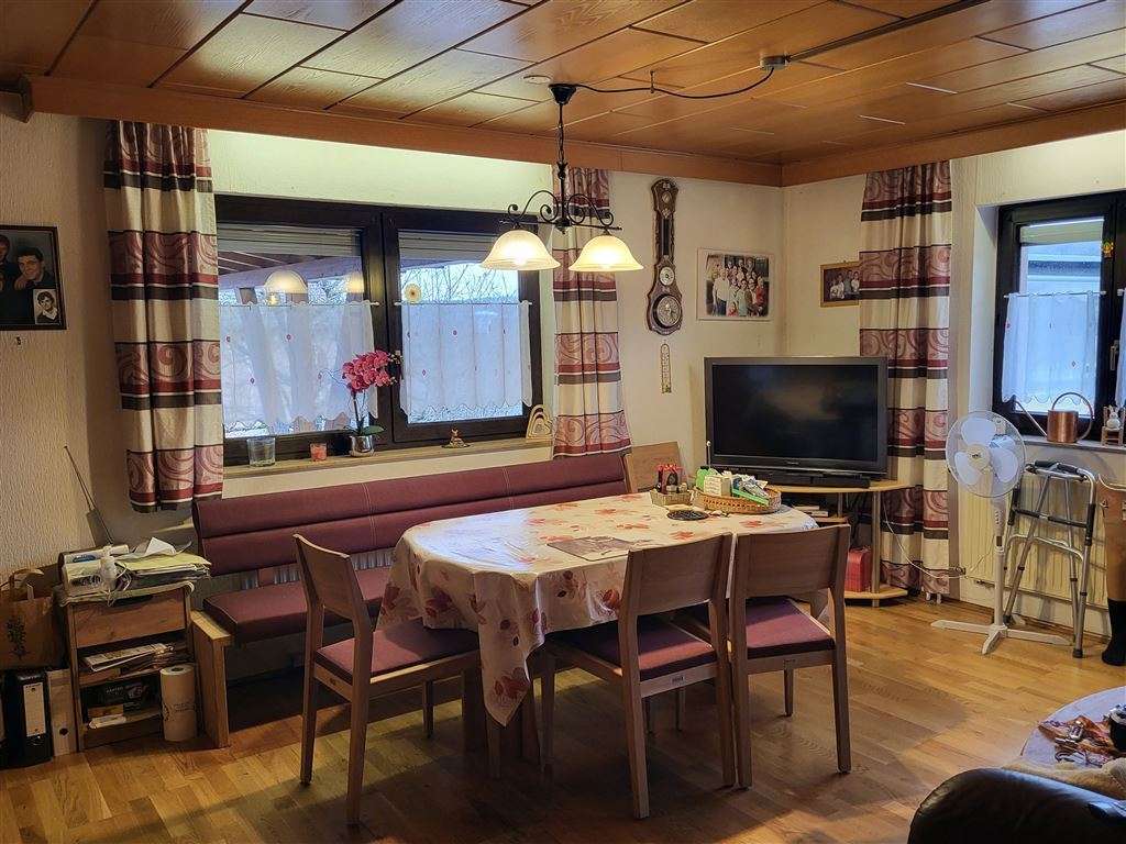 Immobilie in Schillingsfürst - „WOHNHAUS MIT VIELEN NUTZUNGSMÖGLICHKEITEN“ EFH MIT GEW. ERWEITERUNG IN 91583 SCHILLINGSFÜRST - Bild 1