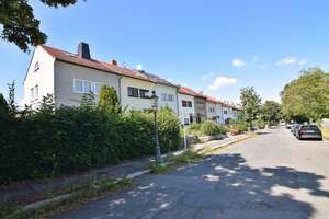 Familienfreundliches Reihenhaus mit viel Potenzial zur Selbstverwirklichung in Chemnitz-Borna! – Louis-Otto-Straße 19, 9114 Borna-Heinersdorf, Chemnitz – Vorschaubild 2