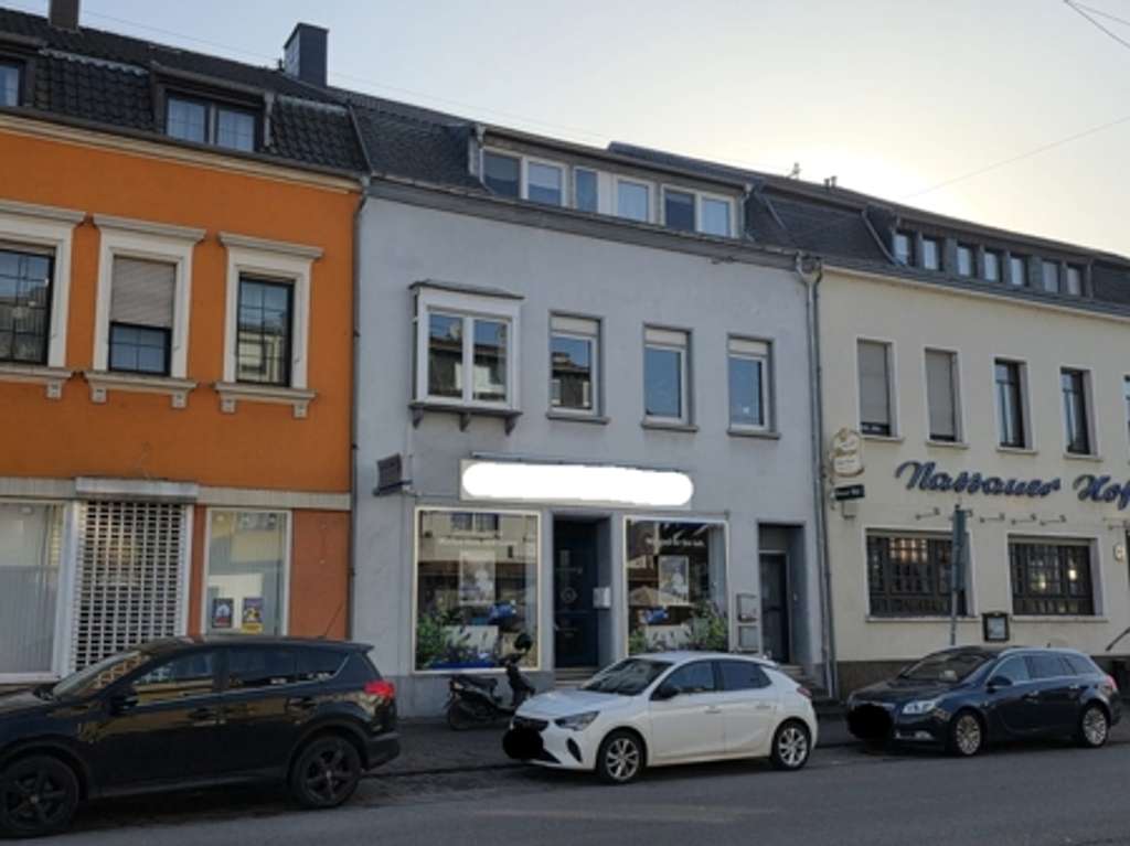 Immobilie in Saarwellingen - *** Zentral gelegenes Wohn- und Geschäftshaus *** - Bild 1