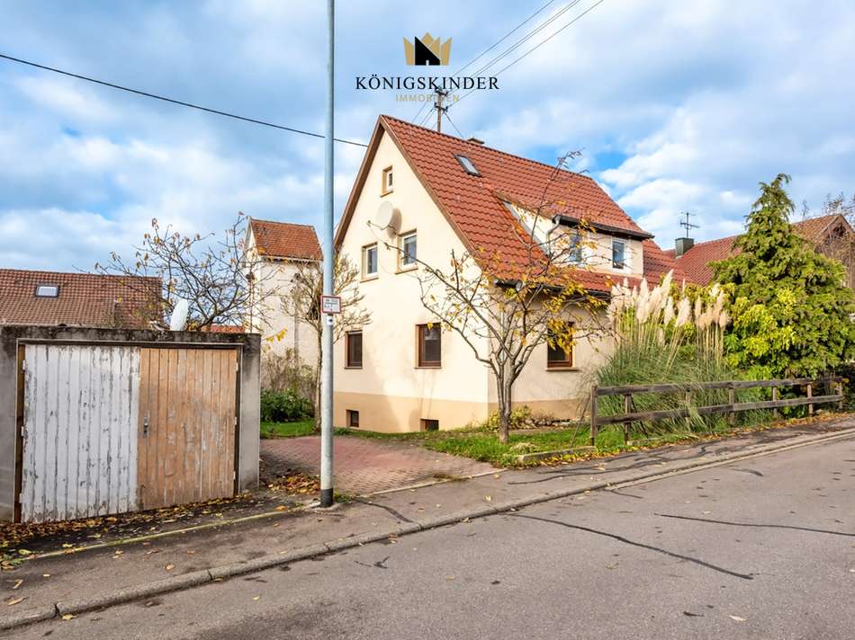 Hausansicht mit Werkstattgarag