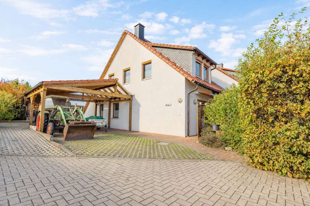 Immobilie in Börßum - Wohnen mit Weitblick: Modernisiertes Zweifamilienhaus in Börßum - Bild 0