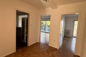 Ansprechende 4-Raum-Wohnung mit Balkon in Siegens bester Lage mit Blick ins Grüne – Siegen-Wittgenstein (Kreis) – Vorschaubild 5