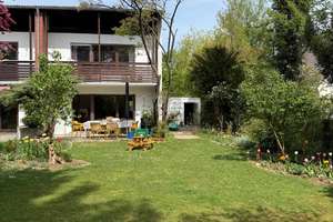 Im Grünen und doch in der Stadt - Doppelhaushälfte mit großzügigem Garten