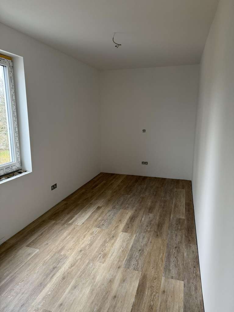 Immobilie in Elkenroth - 6,9 % Rendite! Kernsaniertes MFH | 4 EBK | Pelletheizung | Provisionsfrei - Bild 1